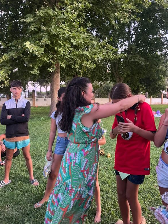 amigos-jugando-gymkana-outdoor amigos-jugando-gymkana-outdoor