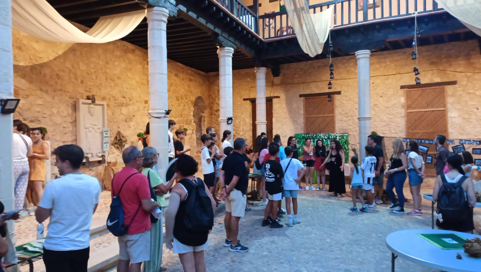 grupo-familia-escape-room-sevilla-huelva-jaen-españa grupo-familia-escape-room-sevilla-huelva-jaen-españa